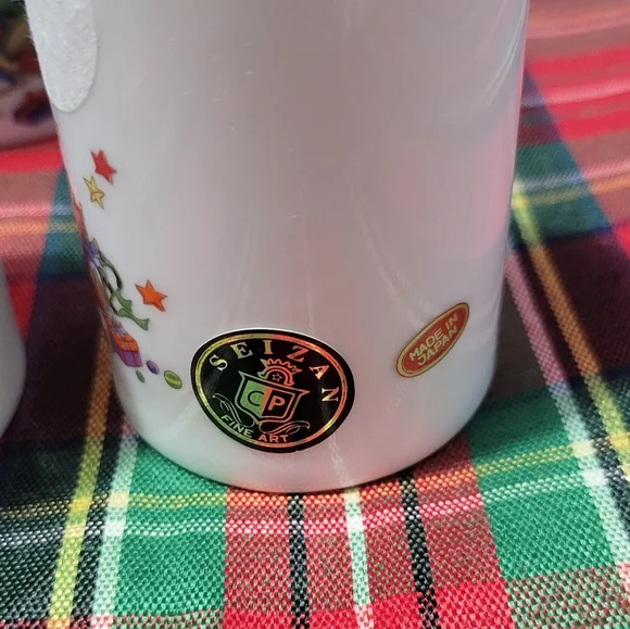 Seizan Fine China Christmas Mugs and Salt an Pepper Shaker. Very Rare Find! - Picture 4 of 8